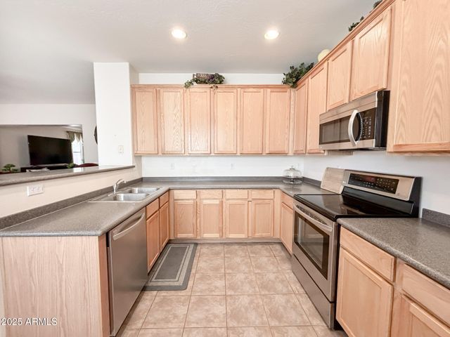 8567 W BROWN Street, Peoria, AZ 85345