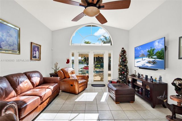 8916 SW 213th St, Cutler Bay, FL 33189