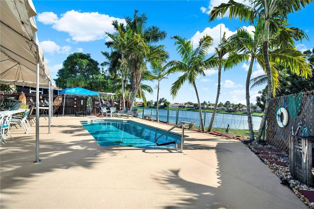 8916 SW 213th St, Cutler Bay, FL 33189