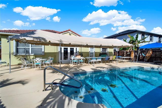 8916 SW 213th St, Cutler Bay, FL 33189