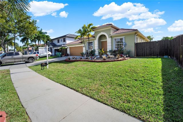8916 SW 213th St, Cutler Bay, FL 33189