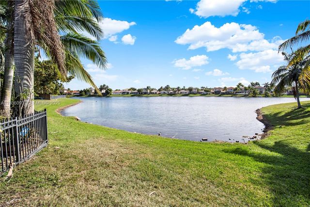 8916 SW 213th St, Cutler Bay, FL 33189