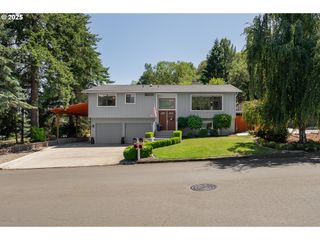 1925 Nw SUNBERRY Dr, Roseburg, OR 97471
