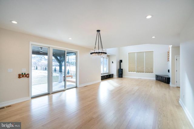 390 TROUT RD, State College, PA 16801