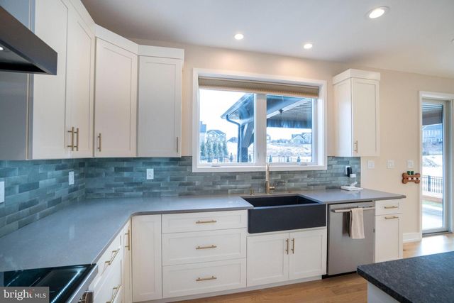 390 TROUT RD, State College, PA 16801