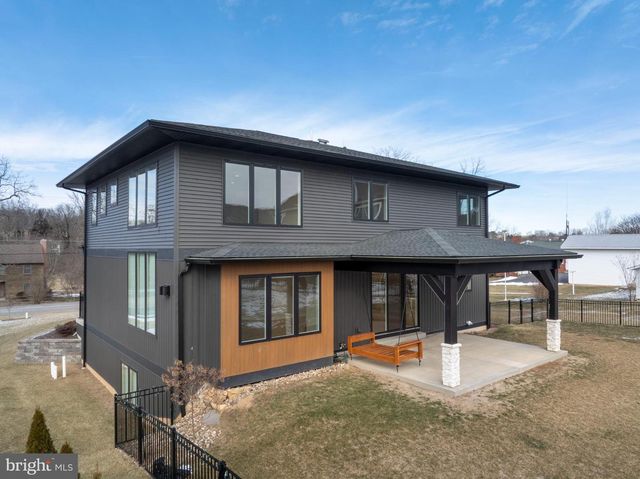 390 TROUT RD, State College, PA 16801