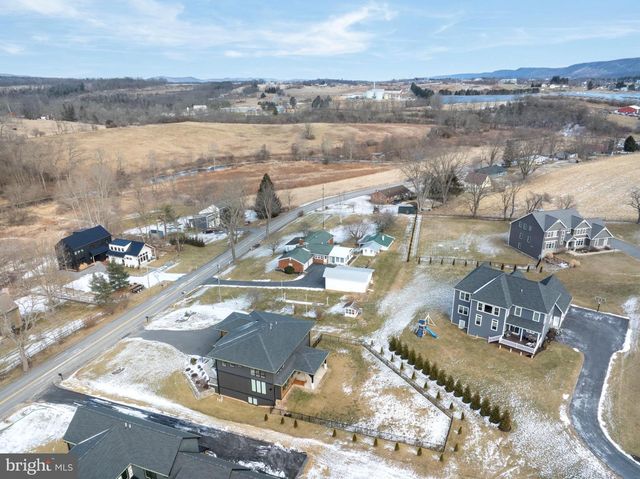 390 TROUT RD, State College, PA 16801