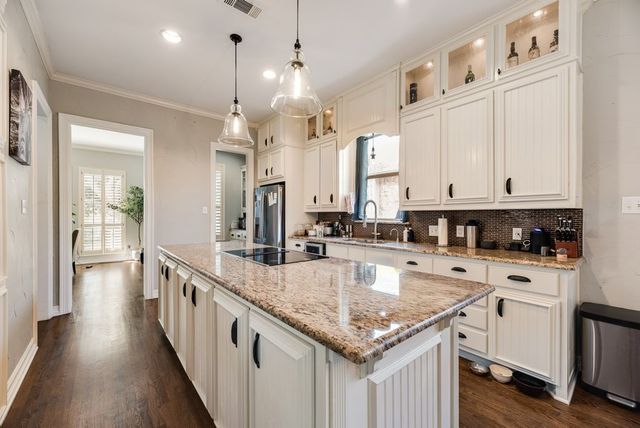 2217 Clearspring Drive S, Irving, TX 75063