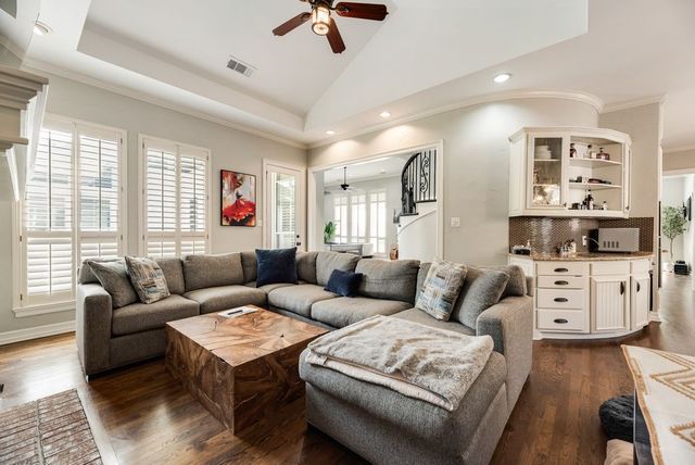 2217 Clearspring Drive S, Irving, TX 75063