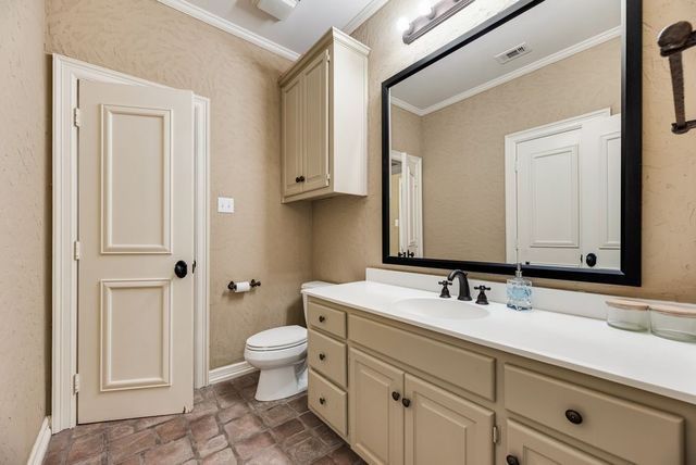 2217 Clearspring Drive S, Irving, TX 75063