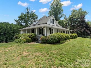 54 Louisiana Avenue, Saluda, NC 28773