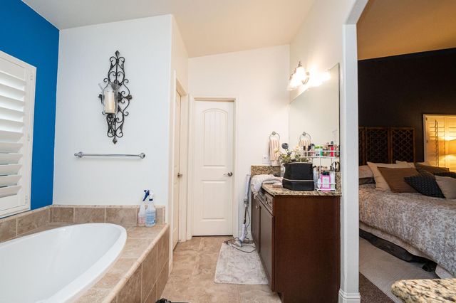 7441 N La Paz Avenue, Fresno, CA 93722