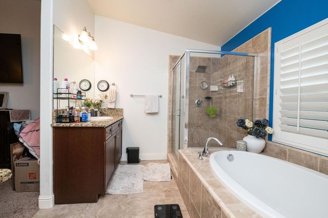 7441 N La Paz Avenue, Fresno, CA 93722