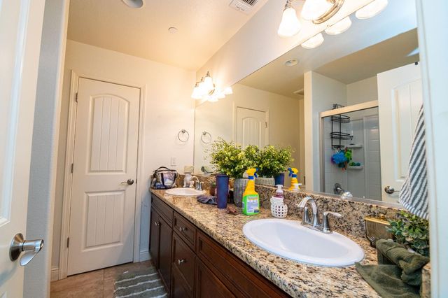 7441 N La Paz Avenue, Fresno, CA 93722