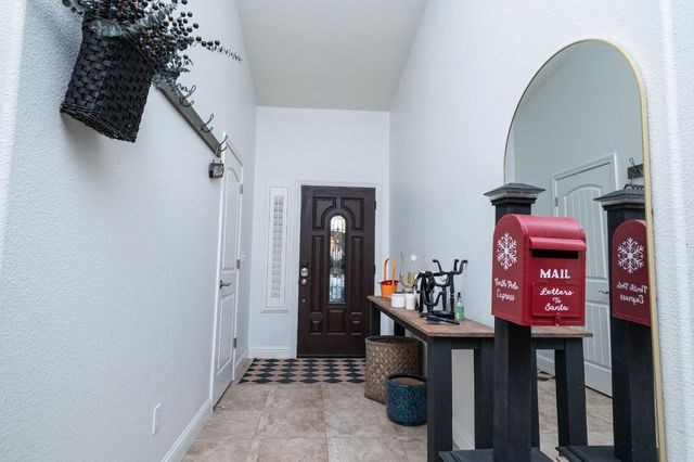 7441 N La Paz Avenue, Fresno, CA 93722