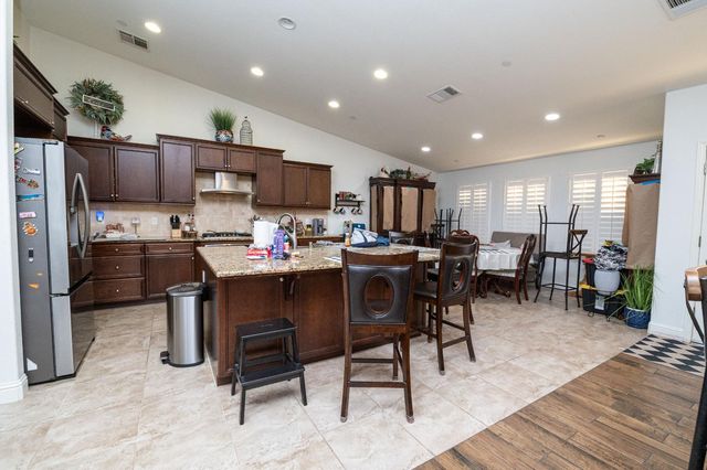 7441 N La Paz Avenue, Fresno, CA 93722