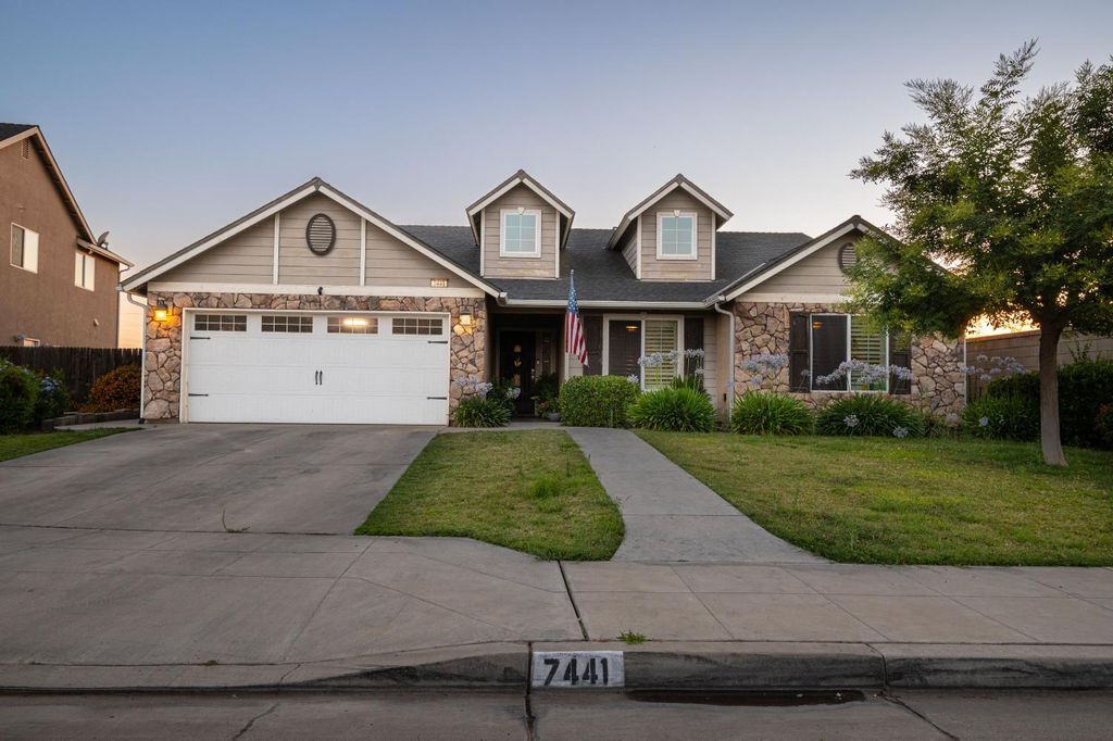 7441 N La Paz Avenue, Fresno, CA 93722