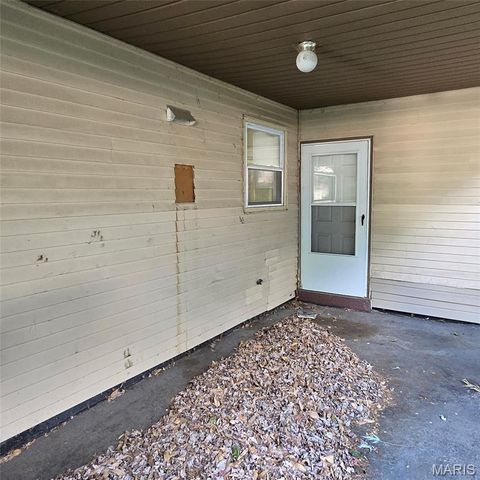 10125 Crown Point Drive, St Louis, MO 63136