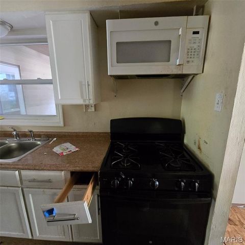 10125 Crown Point Drive, St Louis, MO 63136