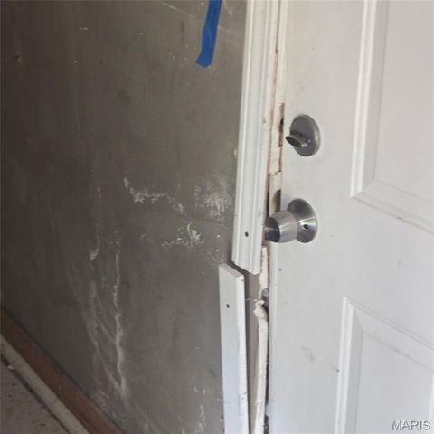 10125 Crown Point Drive, St Louis, MO 63136