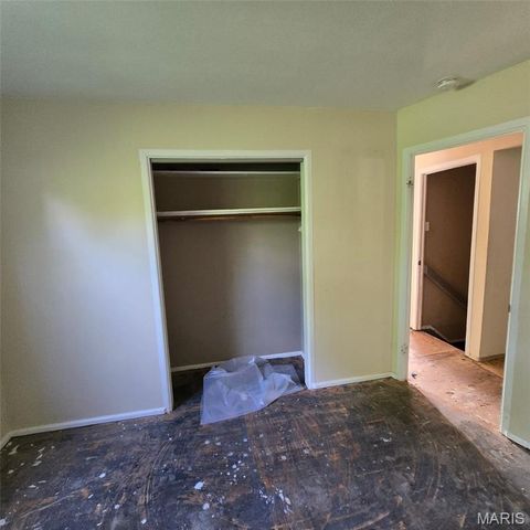 10125 Crown Point Drive, St Louis, MO 63136