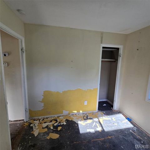 10125 Crown Point Drive, St Louis, MO 63136