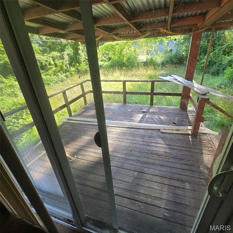 10125 Crown Point Drive, St Louis, MO 63136