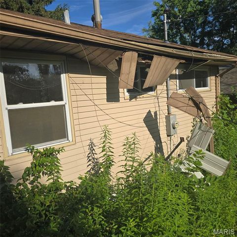 10125 Crown Point Drive, St Louis, MO 63136