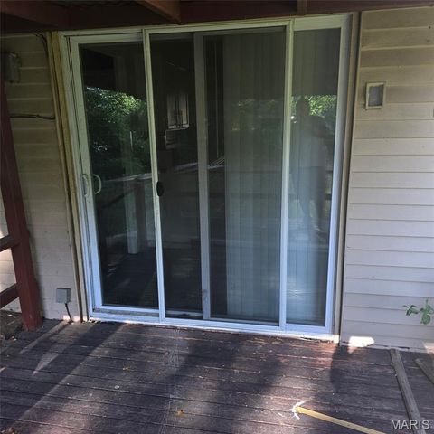 10125 Crown Point Drive, St Louis, MO 63136