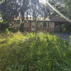 10125 Crown Point Drive, St Louis, MO 63136