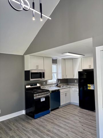 1237 Center STREET, Lake Geneva, WI 53147