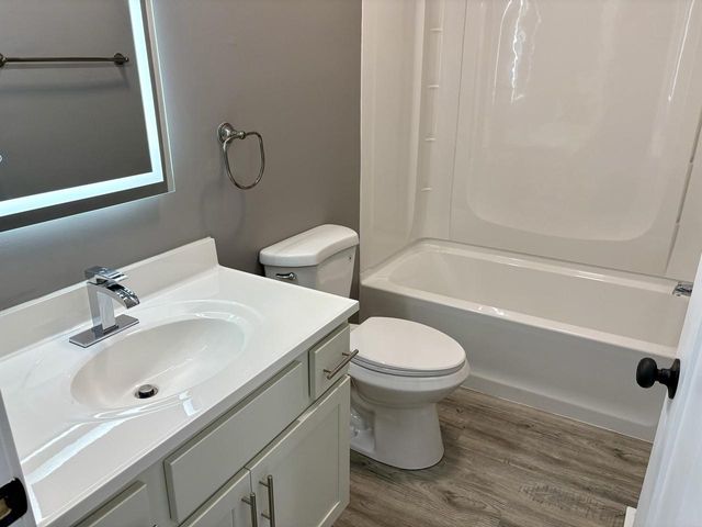 1237 Center STREET, Lake Geneva, WI 53147