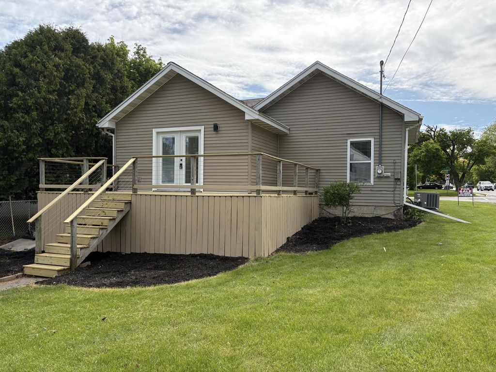 1237 Center STREET, Lake Geneva, WI 53147