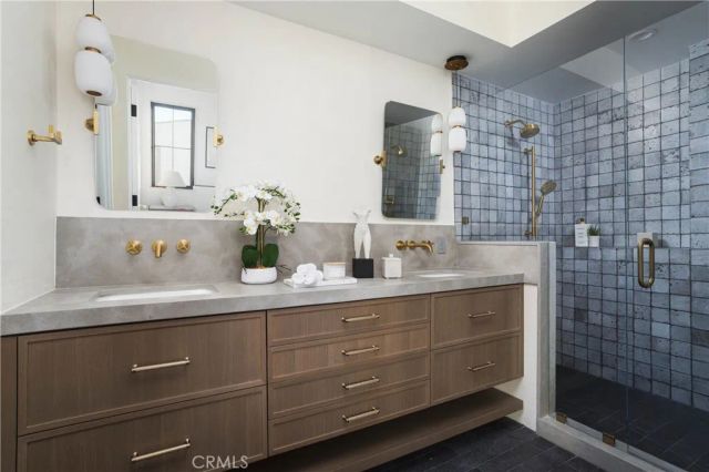 519 Narcissus Avenue B, Corona Del Mar, CA 92625