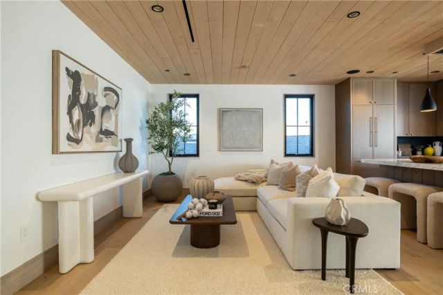 519 Narcissus Avenue B, Corona Del Mar, CA 92625