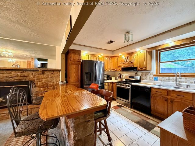 1235 Johnson Road, Charleston, WV 25314