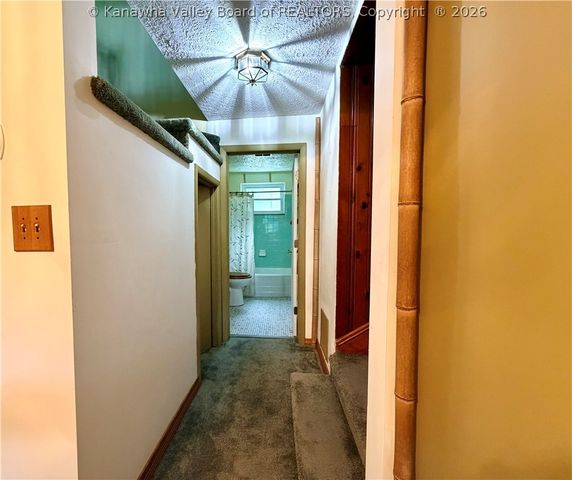 1235 Johnson Road, Charleston, WV 25314