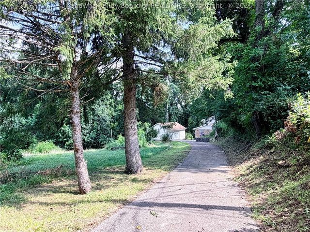 1235 Johnson Road, Charleston, WV 25314
