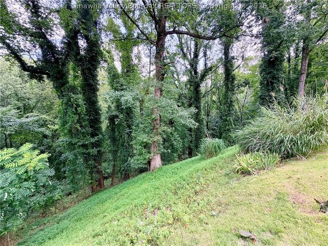 1235 Johnson Road, Charleston, WV 25314
