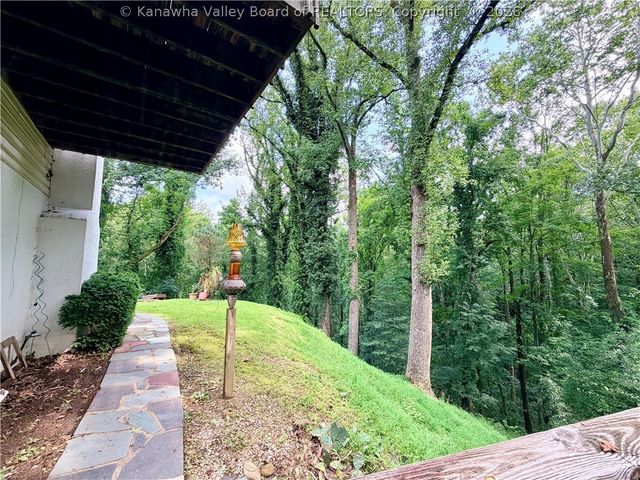 1235 Johnson Road, Charleston, WV 25314