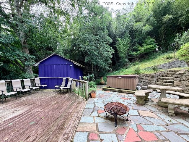 1235 Johnson Road, Charleston, WV 25314