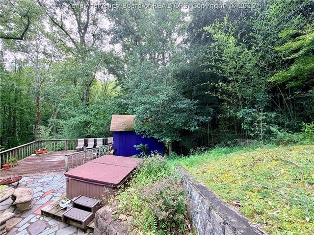 1235 Johnson Road, Charleston, WV 25314