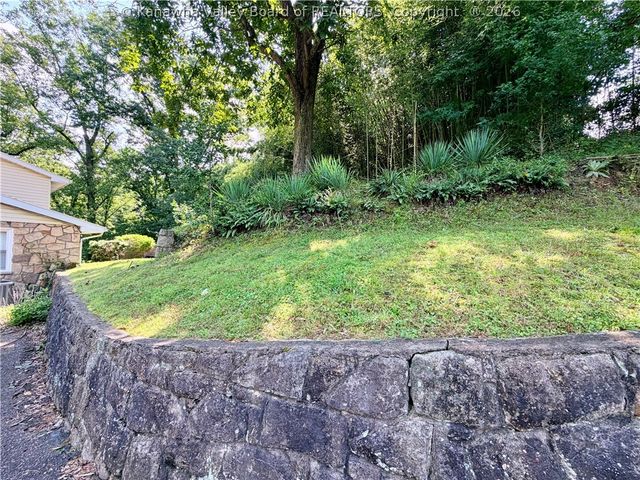 1235 Johnson Road, Charleston, WV 25314