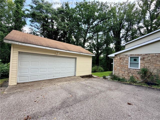 1235 Johnson Road, Charleston, WV 25314