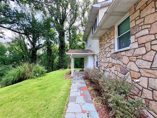 1235 Johnson Road, Charleston, WV 25314