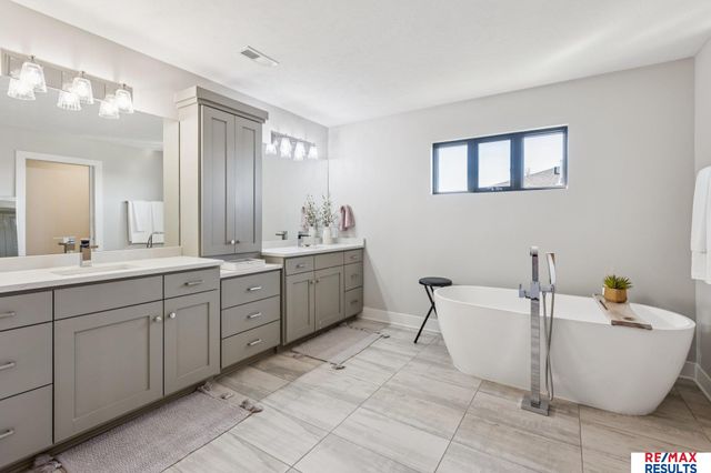 2313 S 220 Circle, Elkhorn, NE 68022