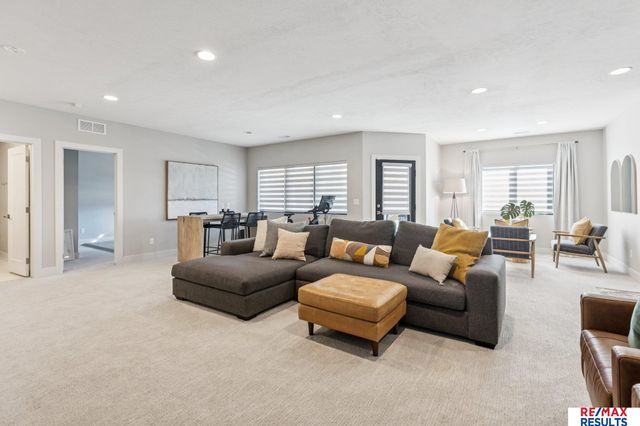 2313 S 220 Circle, Elkhorn, NE 68022