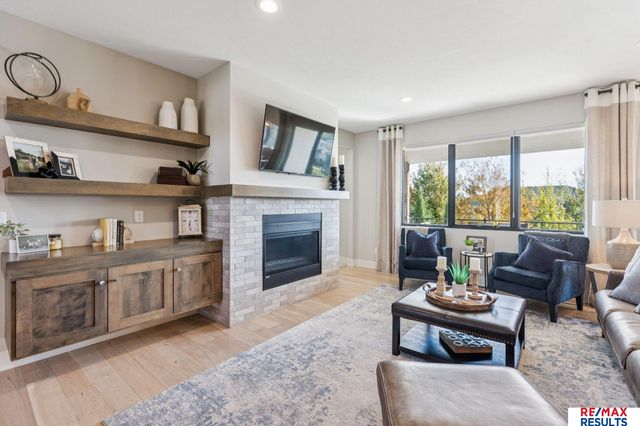 2313 S 220 Circle, Elkhorn, NE 68022