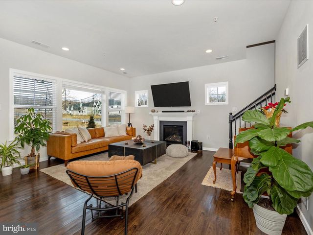 2813 HILLFIELD DR, Frederick, MD 21702