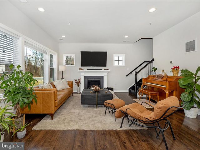 2813 HILLFIELD DR, Frederick, MD 21702